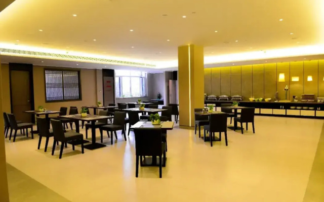 Homeinn Plus Hotel (Dunhua Railway Station)