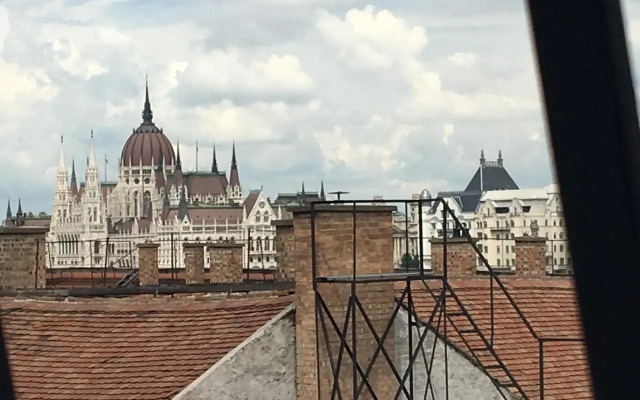 Bridge & Castle Art Apartman