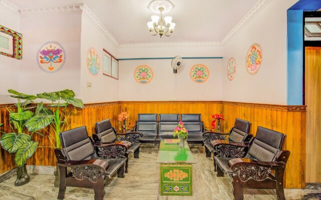 OYO 6932 Hotel Snow Lion