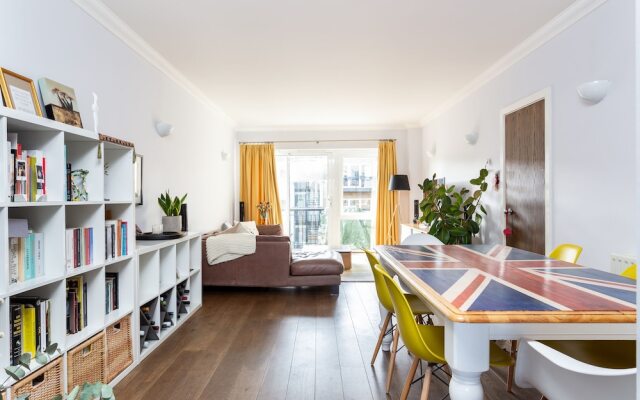 Modern 2bed and Bath W/balcony Flat in Shoreditch