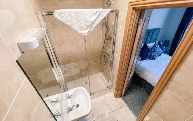 Broc House Suites