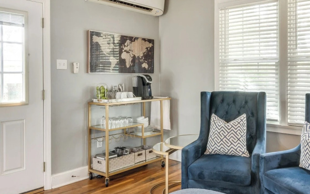3 Blocks to Pensacola Bay: Charming Apartment!