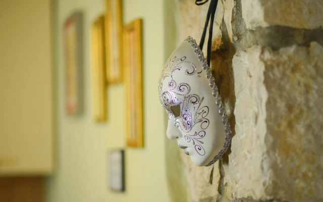 Top Center Apartment