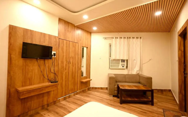 OYO 17284 Hotel Vrindavan Palace