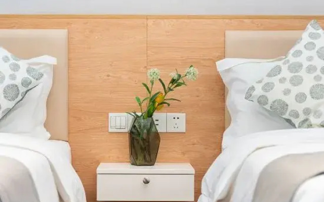 Puyu Hotel  (Foshan Pingzhou Jade Street Store)