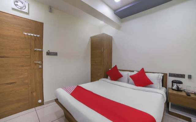 OYO 66877 Hotel VM Palace