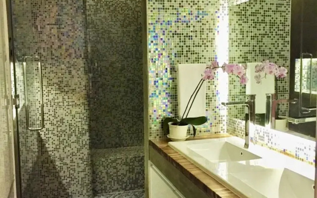 Deluxe Highrise River & City View Flats Gye