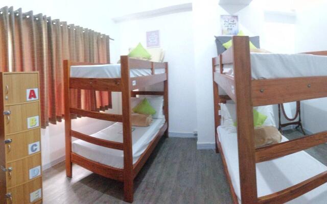 V - Rooms Hostel - Adults Only