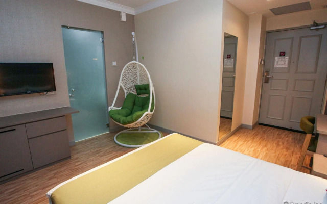 Champion Hotel (SG Clean Certified & Staycation Approved)