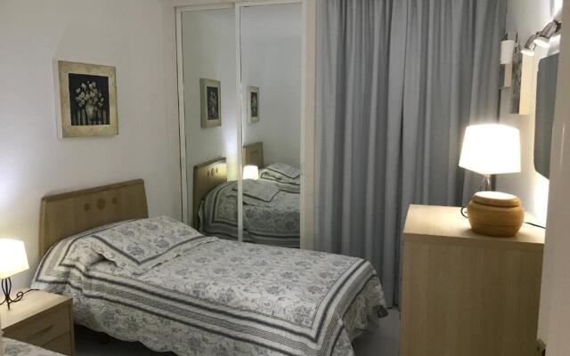 Parque Miraflores Nr. 218. Tennis & South-west seawiew