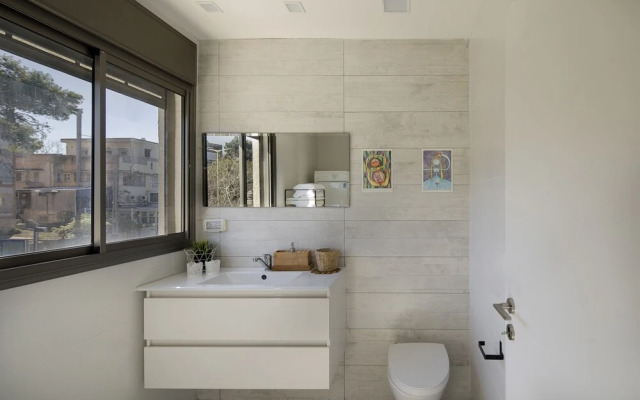 Urbanica Carmel