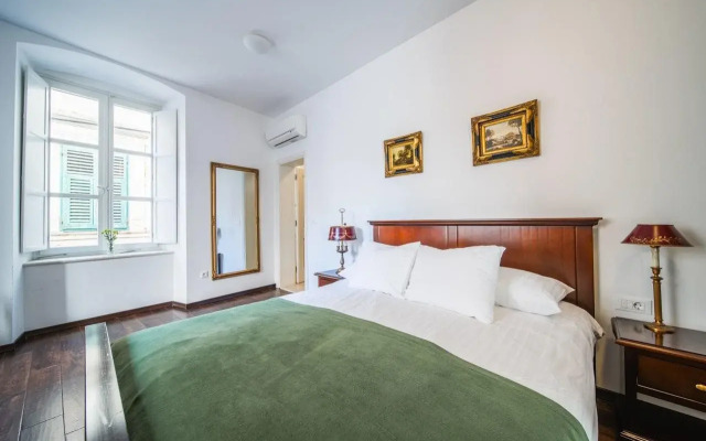 SUNce Palace Apartments with free offsite parking