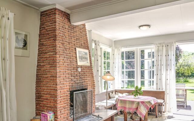 Lovely Chalet near Sea in Oostvoorne