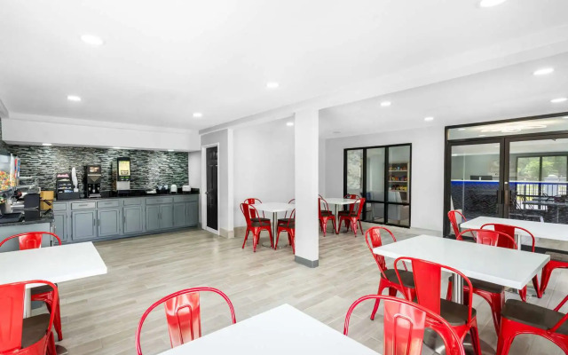 Econo Lodge Inn & Suites Ocean Springs - Biloxi