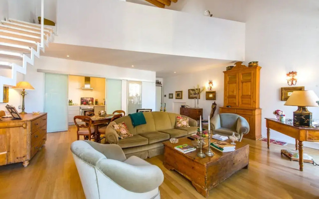 Charming Apartment in the City Center by Wonderful Italy