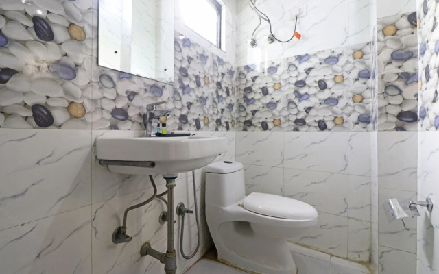 OYO 11689 Kelvish Hotel