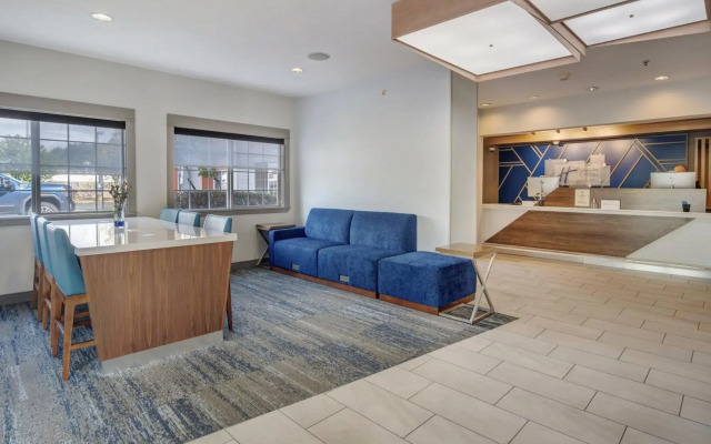 Comfort Inn & Suites-columbia Gorge West