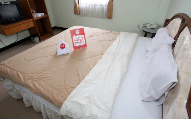 OYO 512 Ndalem Mantrijeron Hotel