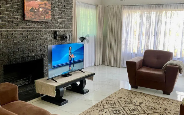 Exquisite 3 bed With Pool and Solar - 2238