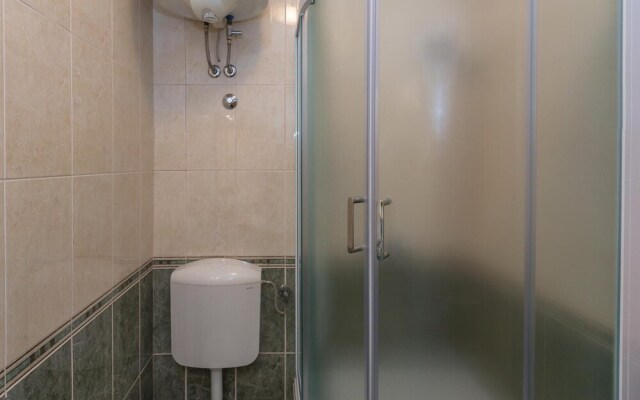 Awesome Home in Makarska With Wifi and 1 Bedrooms