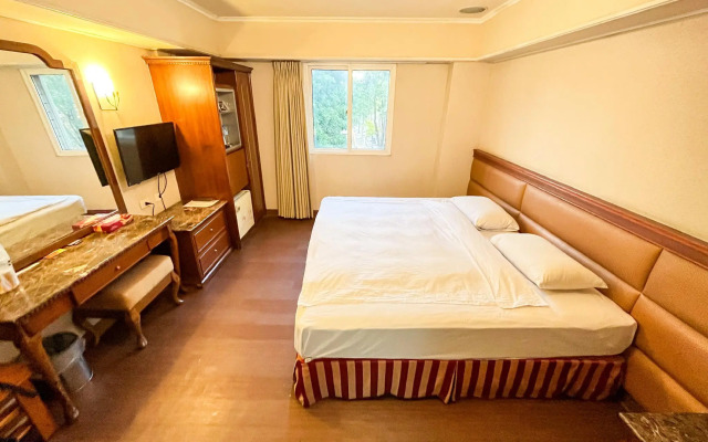 Spring Art Hotel