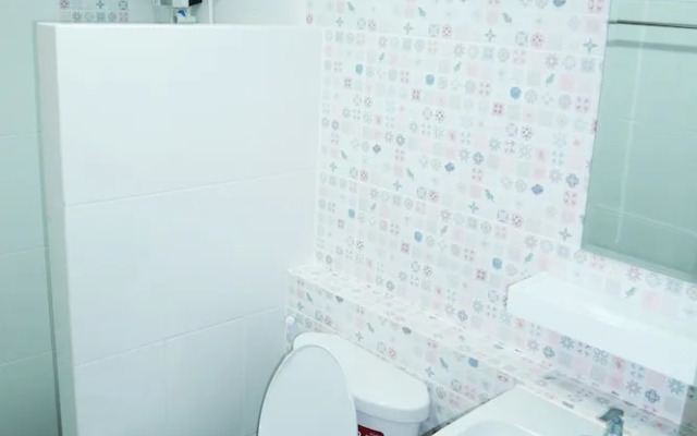 Bann Romyen Klang Dong
