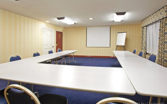 Holiday Inn Express Hotel & Suites Wabash by IHG