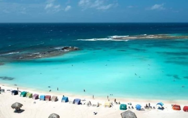 Love and Peace Vacation Rental Aruba