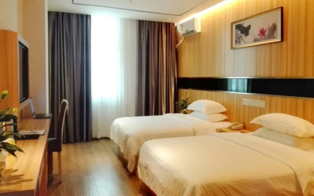 Vatica Guangdong Shenzhen Longhua Qinghu Metro Station Hotel