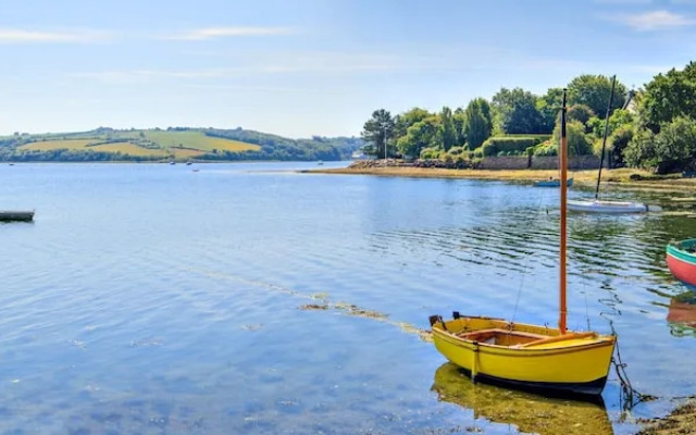 Nice 2-room Apartment With sea View Near the Beach