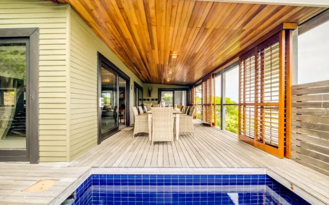 Spacious Apartment With Pool in Camps Bay