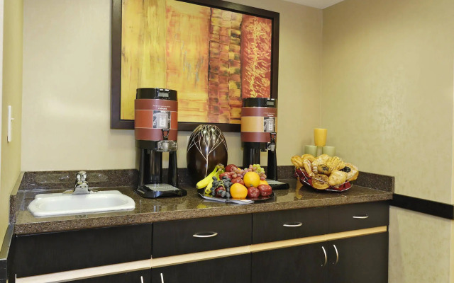 Hampton Inn & Suites Herndon-Reston