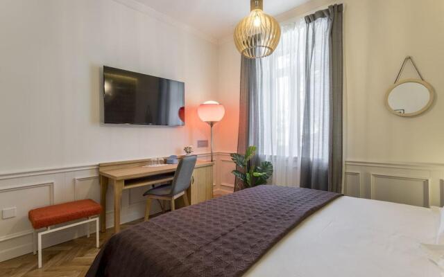 Evala luxury rooms with pool and garden