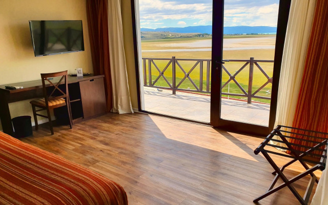 Xelena Hotel & Suites