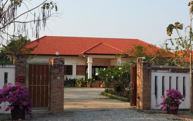 Baan Na Kaow Guesthouse