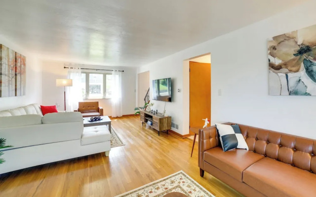 3 Mi to Downtown: Pittsburgh Home w/ Balcony!