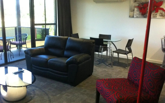 Cattleman's Country Motor Inn & Serviced Apartments