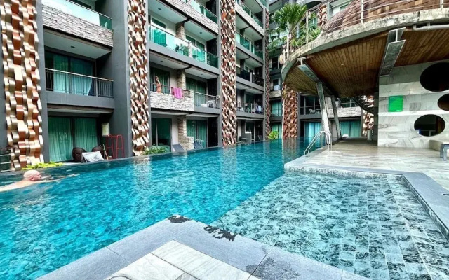 The oh so Sexy Triple Penthouse-rare 3-5br 188m2