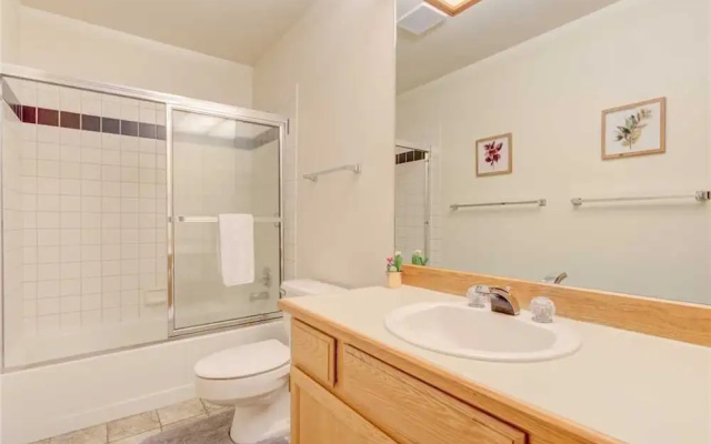 Awbrey Lane #7 by Village Properties at Sunriver