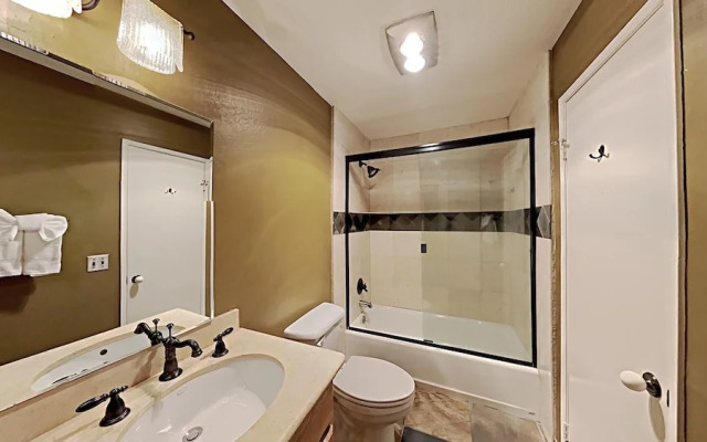 Upgraded 4 Bedrooms at 1849 Condos - Slopeside To Skiing & Mountain Biking