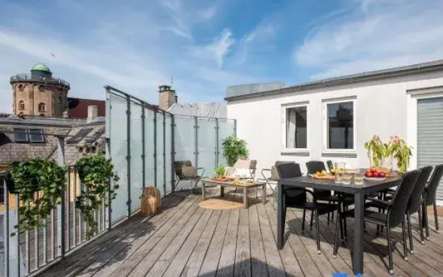 Leaves 6 - 2 Bdr Apt with Shared Roof Terrace
