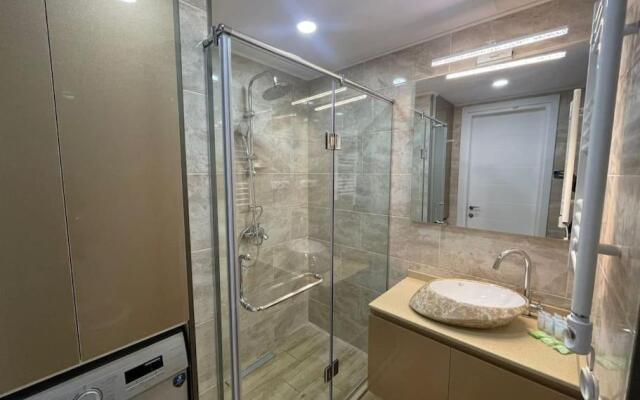 Leo Group Luxury Apartment 1834 Alliance Palace