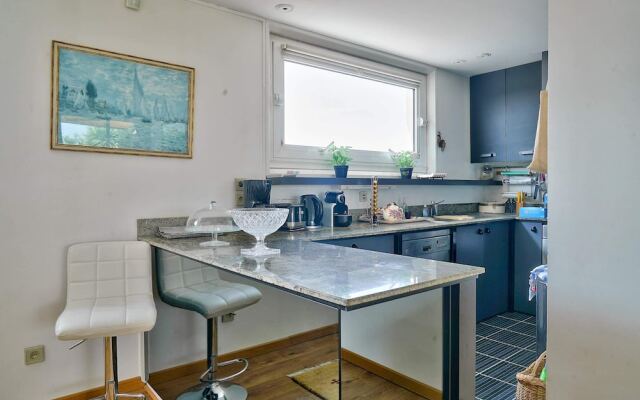 Splendid 160m2 Apartment With Terrace