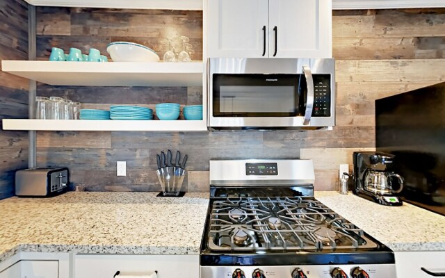 4093 Manzanita Ave Cabin Unit 1