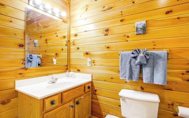 Sevierville Cabin w/ Hot Tub & Deck!