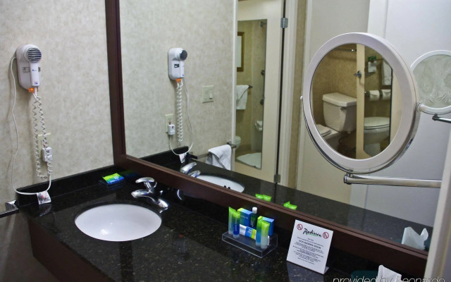 Radisson Suite Hotel - Toronto Airport