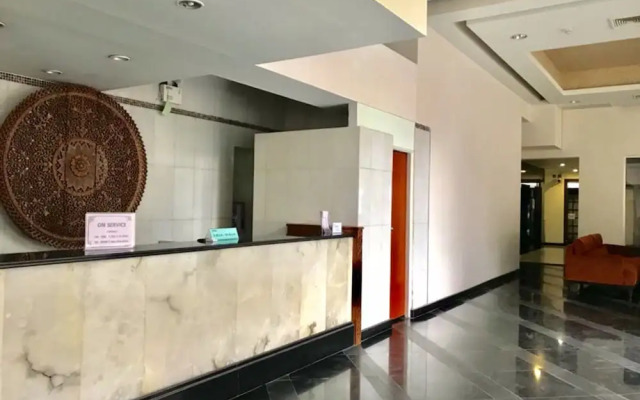 Twin Peaks Sukhumvit Suites