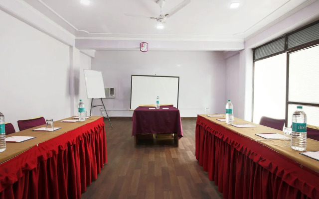 FabHotel Kailash Colony Metro Station