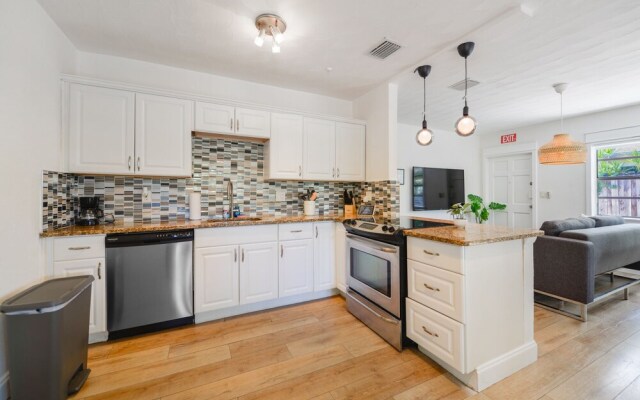 Wonderful 2BR House with Canal Access