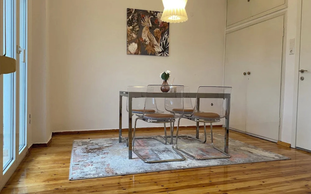 Modern, Centrally Located Apartment